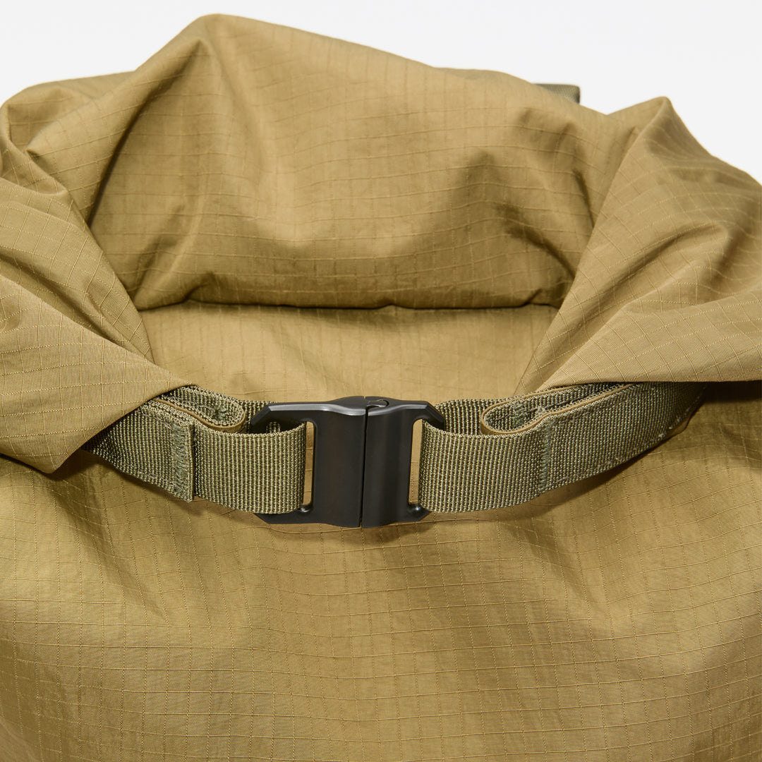 Plecak Sandqvist GRID Rolltop 14 cali w kolorze Military Olive, widok produktu 3