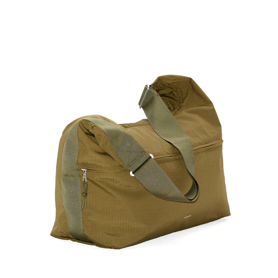 Sandqvist GRID Shoulder Bag 20L w kolorze Military Olive, widok produktu 2