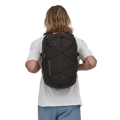 man model wearing the Refugio Daypack 30L in black, back view