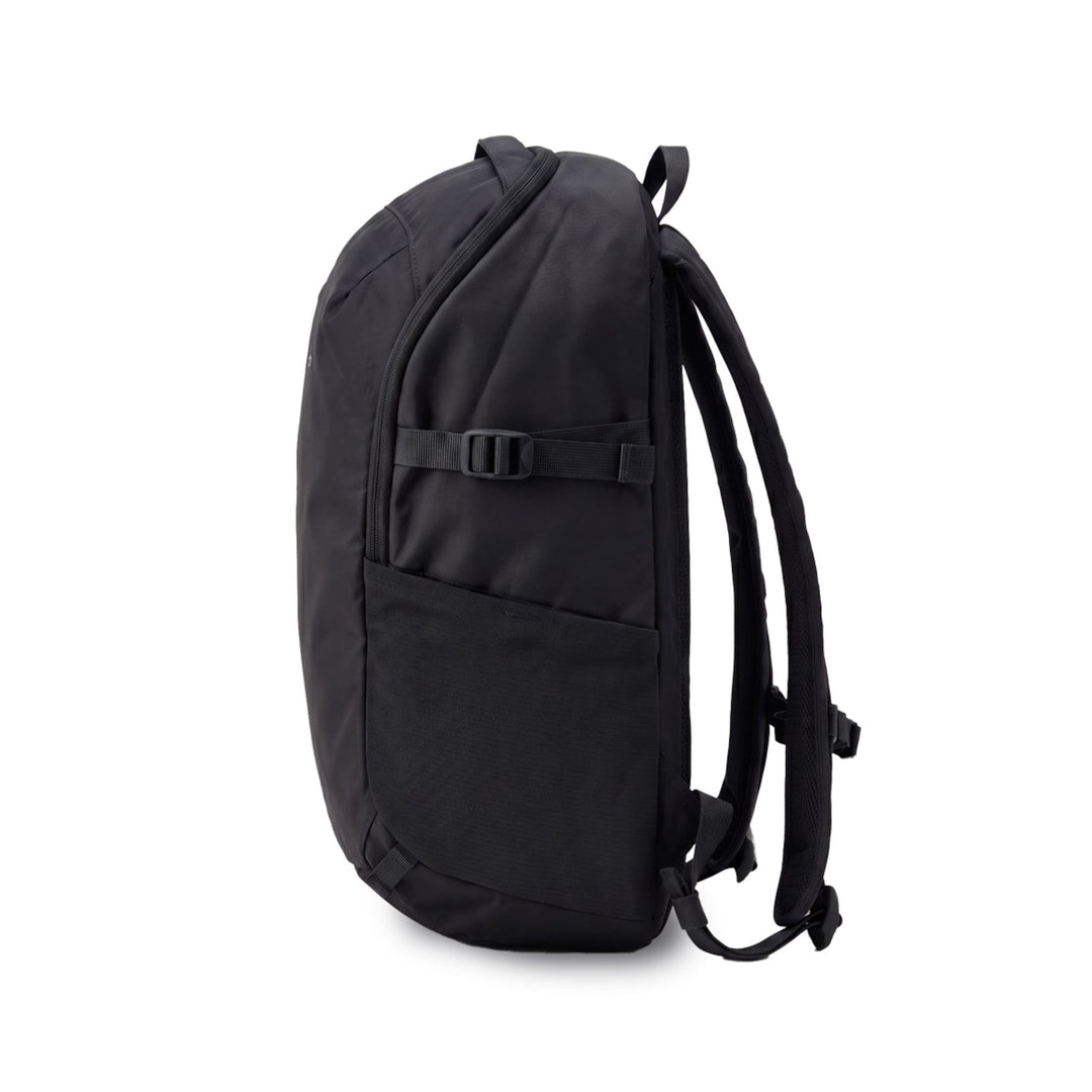 Side profile of the black daypack with compression strap and stretch mesh side pocket