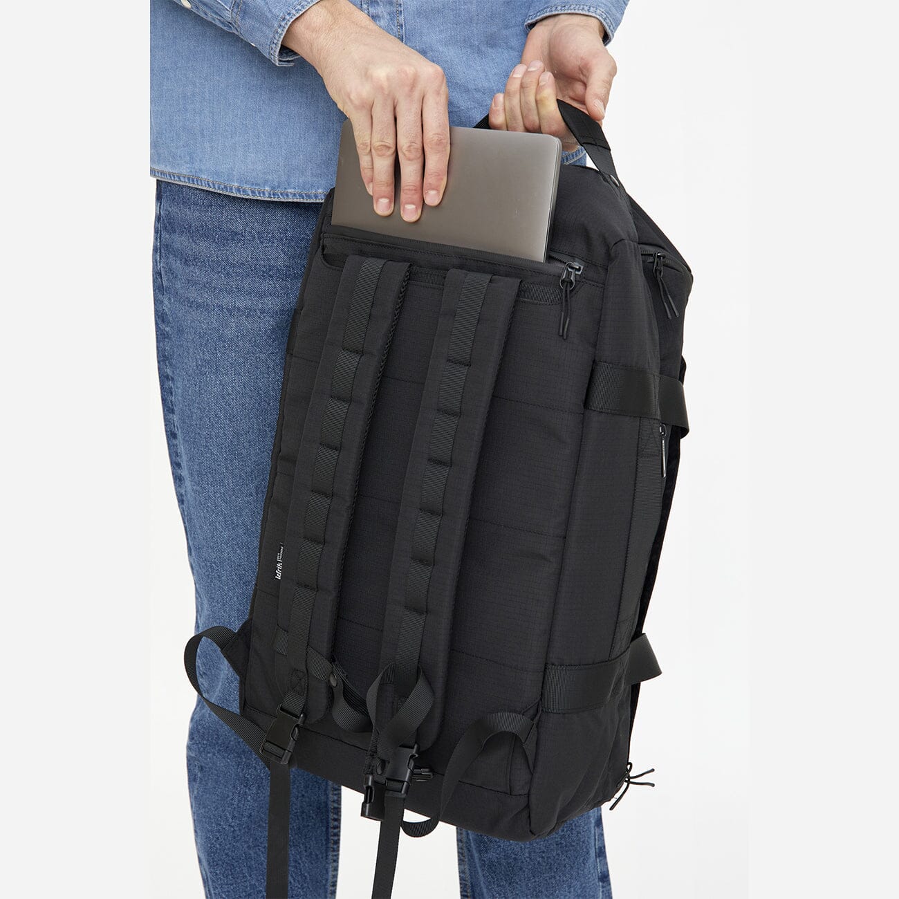 Simple Modern Wanderer Backpack with Laptop Sleeve 