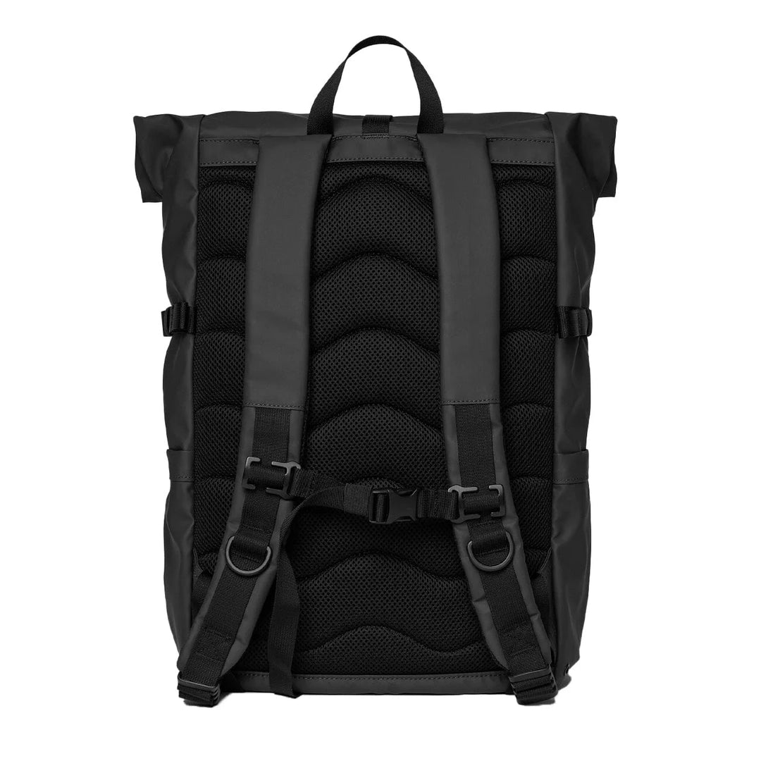 Sandqvist Stream Rolltop Backpack L in dawn green, side view strap detail