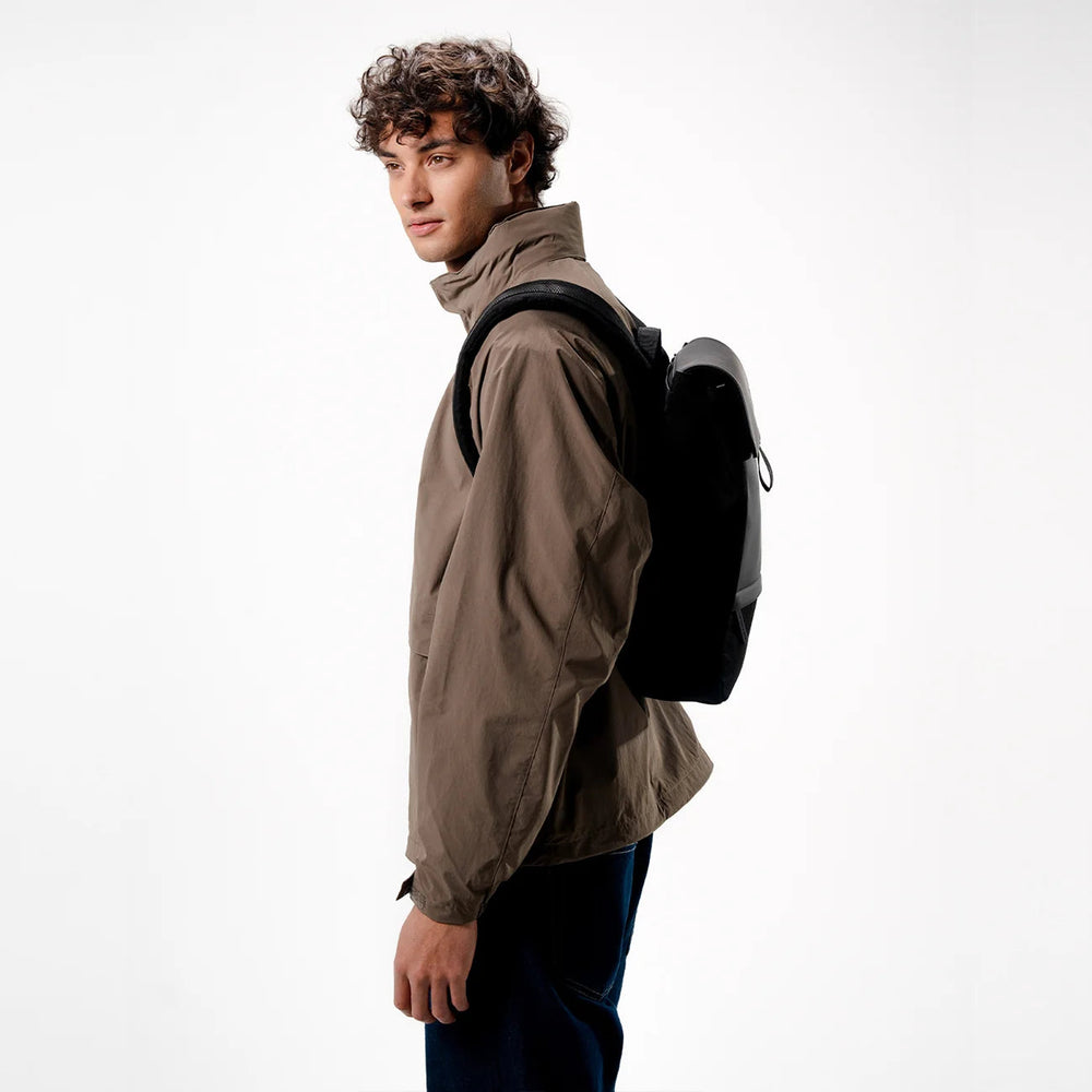 Man wearing the black Fyn — side view showing slim profile