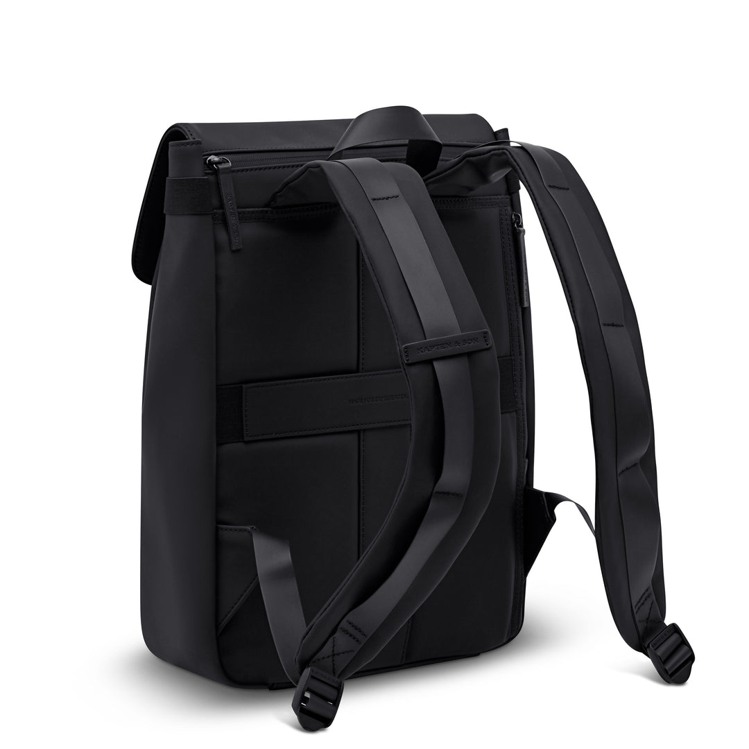 Fyn Sleek rear view with padded ergonomic straps and back panel in all black, urban commuter shape