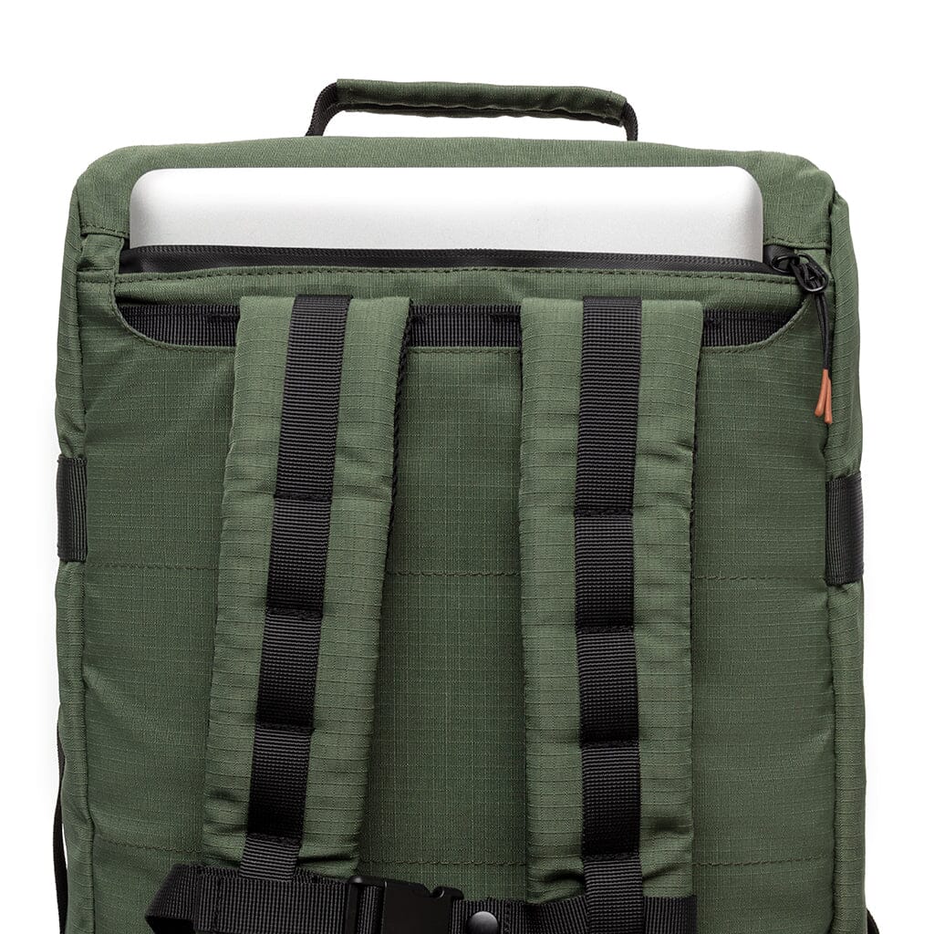 green eco friendly travel convertible backpack back close up laptop compartment view
