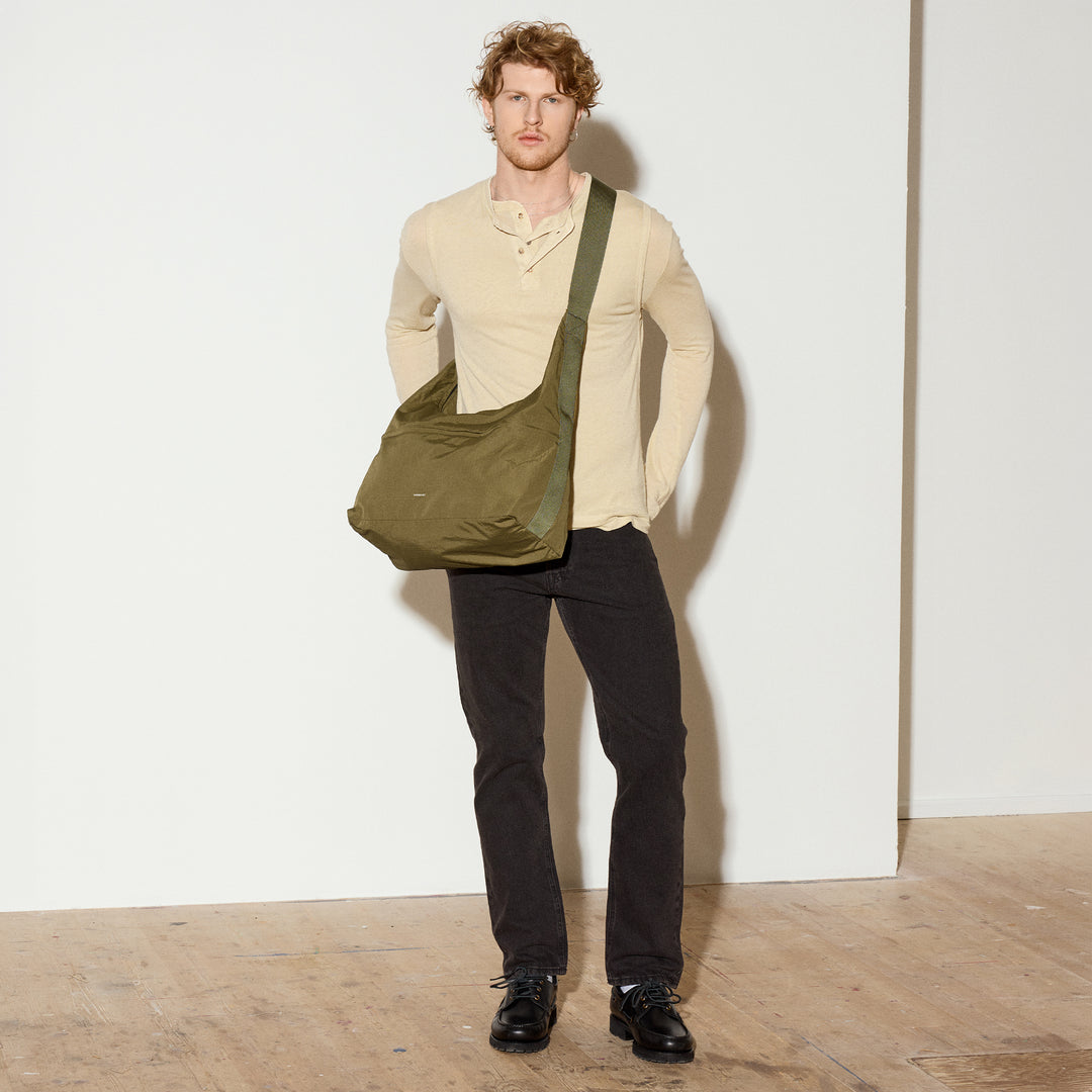 Sandqvist GRID Shoulder Bag 20L w kolorze Military Olive, widok produktu