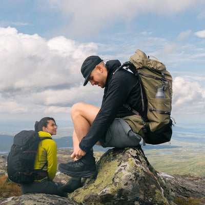 man and woman hiking and wearing the trail hike and mountain hike backpacks from Sandqvist