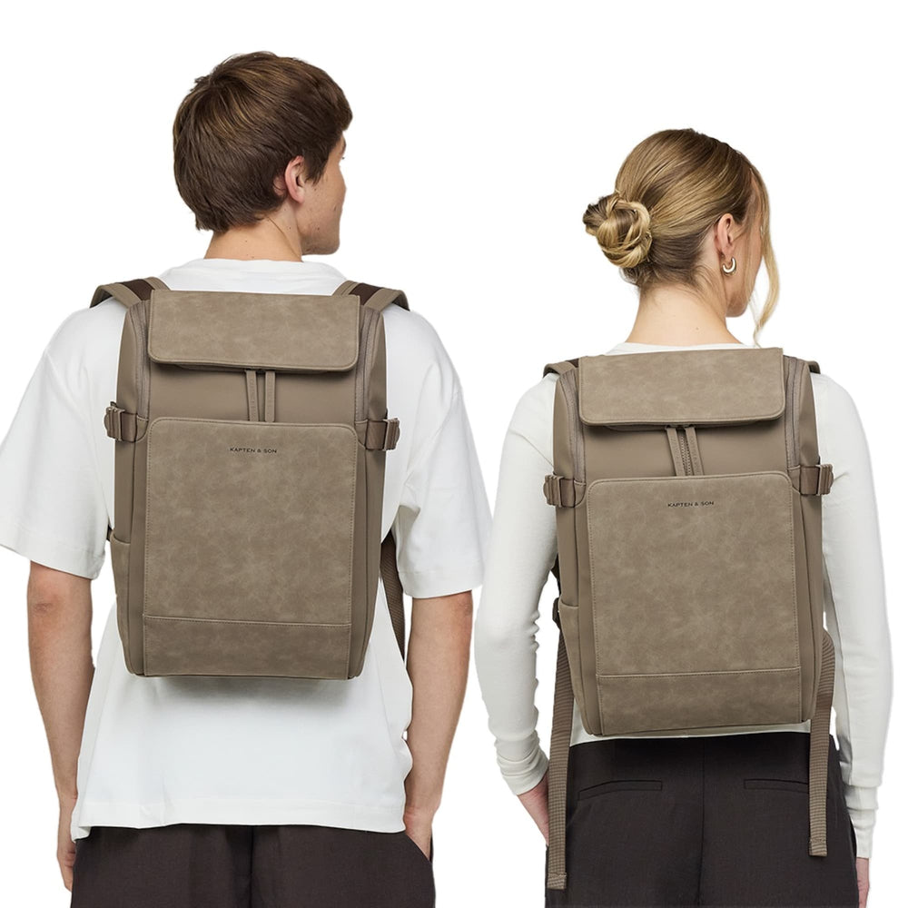 Felix, 1.85&nbsp;m, and Louisa, 1.74&nbsp;m, wearing the walnut Kapten & Son Bali Medium, back view