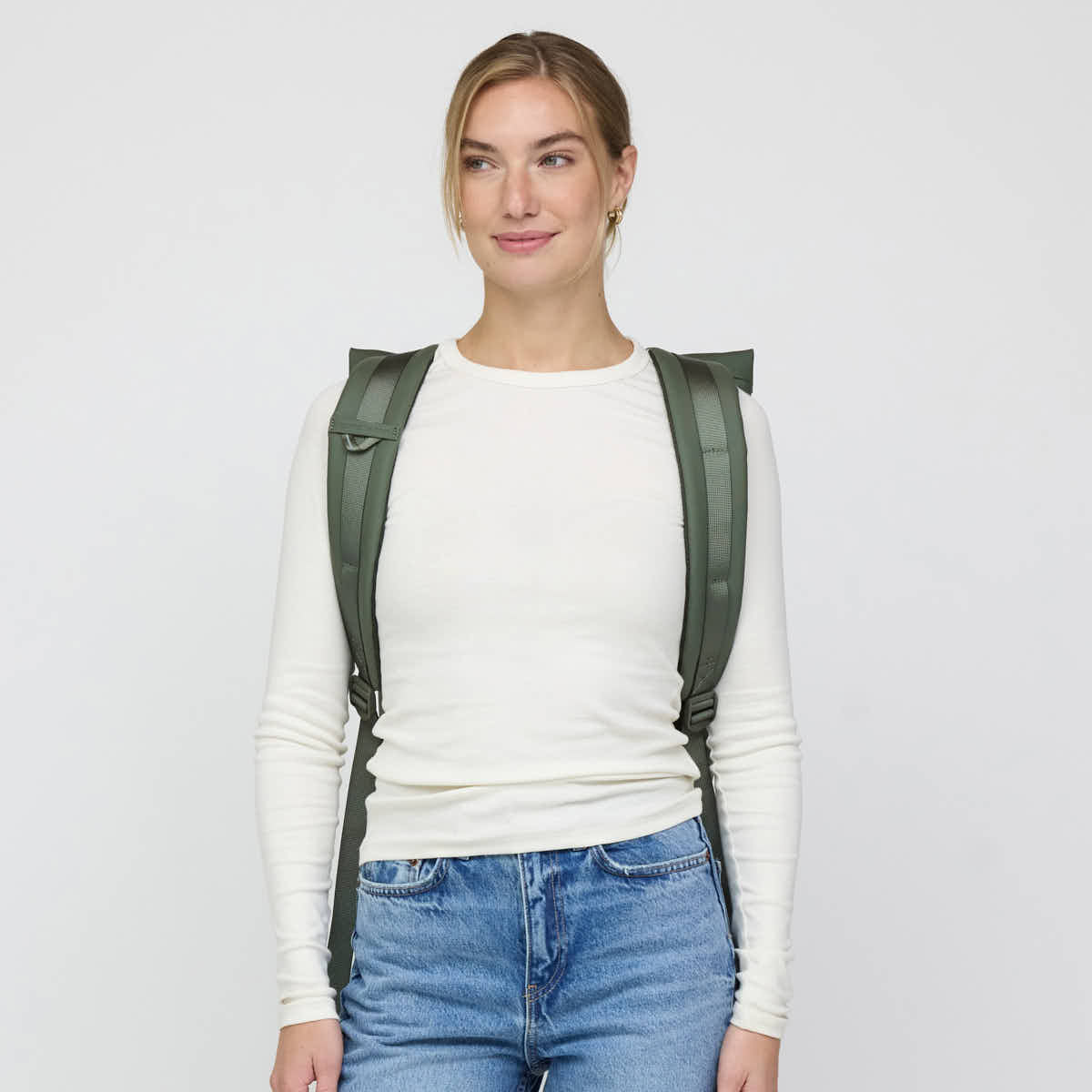 Luisa, 1.75&nbsp;m, wearing the dusty green Kapten & Son Helsinki, front view