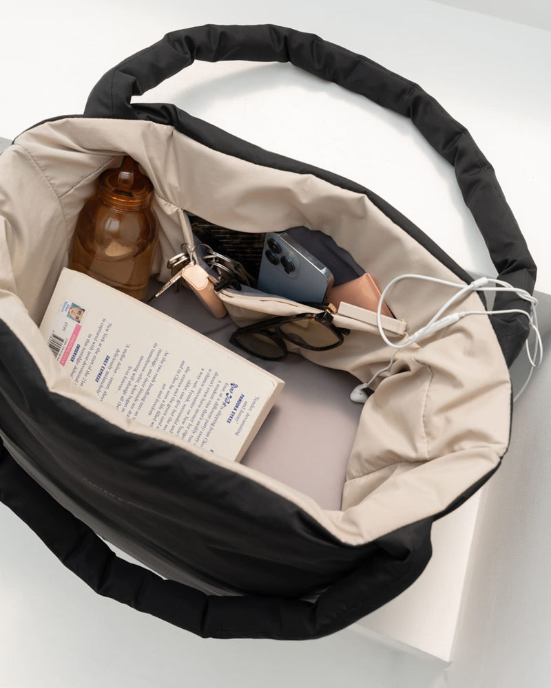 Norva 2in1 Shopper with the black side out: the zipped pocket is now inside, with keys, phone and a book