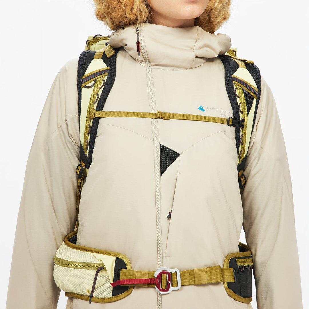 Klättermusen Vide 30L, chest harness and front straps