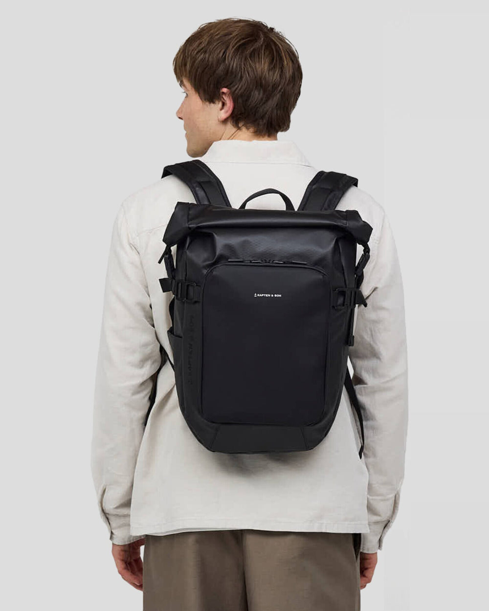 Felix, 1.85&nbsp;m, wearing the black Kapten & Son Lisbon Small, back view