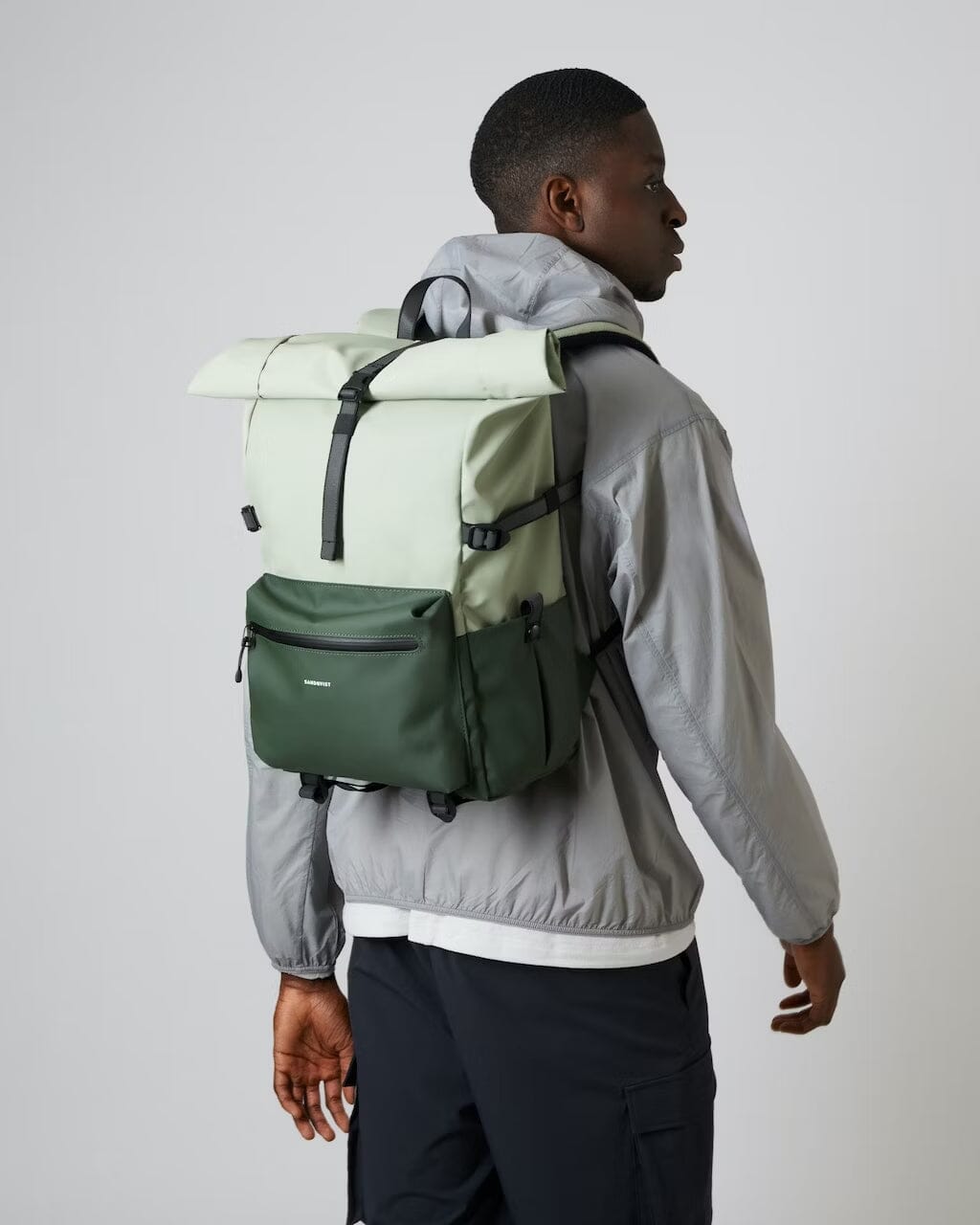 man model wearing waterproof commute backpack ruben 2 sandqvist light green color