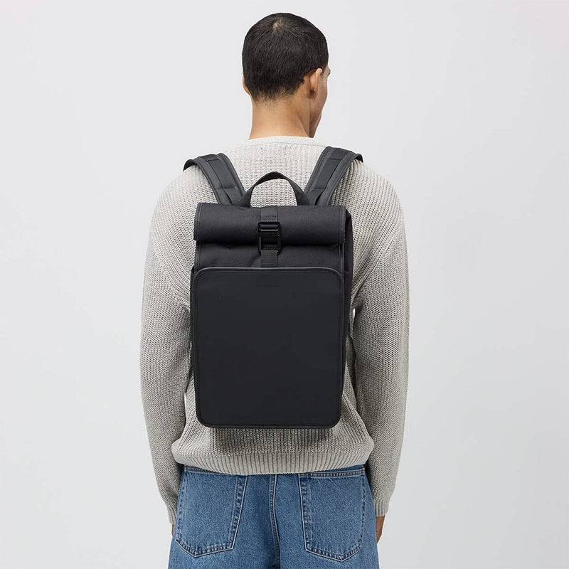 homme portant kapten & son lund pro sac à dos noir arrière