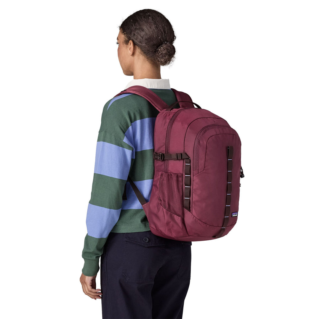 Man wearing the Refugio Daypack 26L in Berry Fig seen from the back