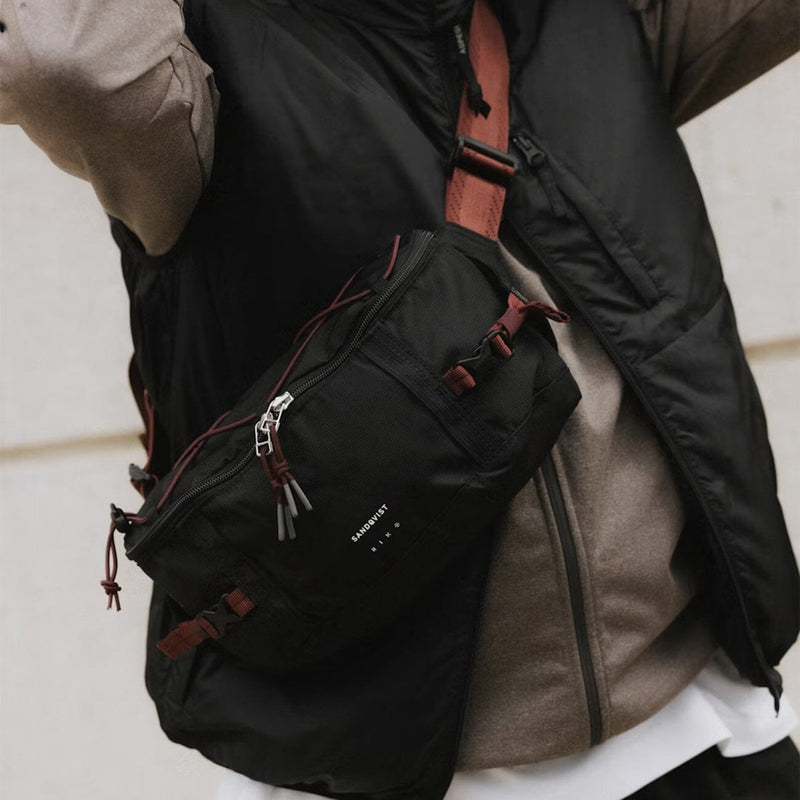 man wearing sandqvist allterrain hike all black as crossbody