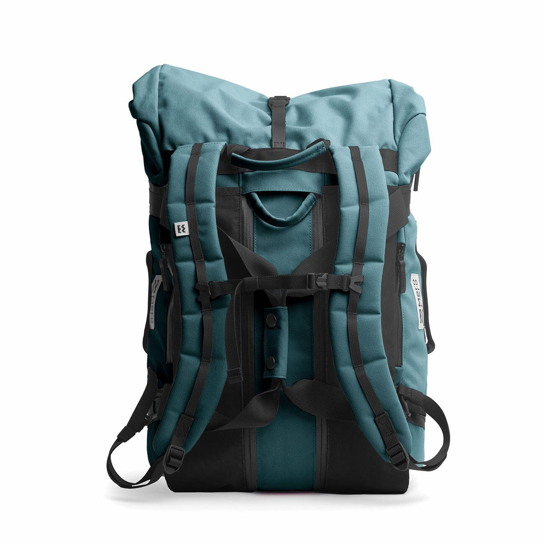 Mini Smögen in silver pine worn with both shoulder straps