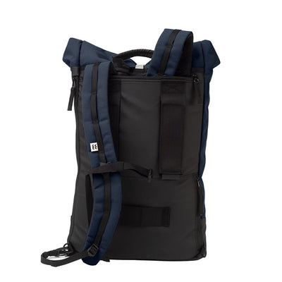 sac à dos cycliste couleur blue navy vue dorsale sangle bandoulière et système de fixation porte bagages