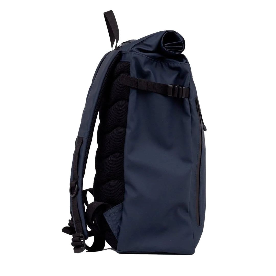 Sandqvist Stream Slim Rolltop L in black, back view ergonomic shoulder straps