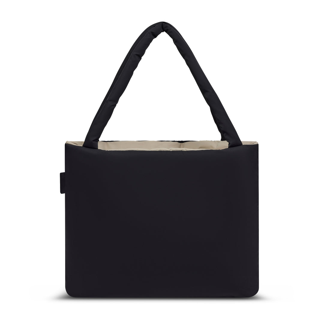 Reversible 23L shopper seen from the back, black side out, with the side loop for the matching pouch