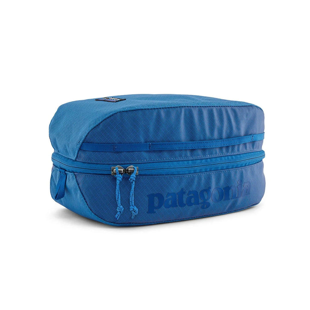 Patagonia Black Hole Cube 6L Endless Blue — front view with tonal Patagonia logo
