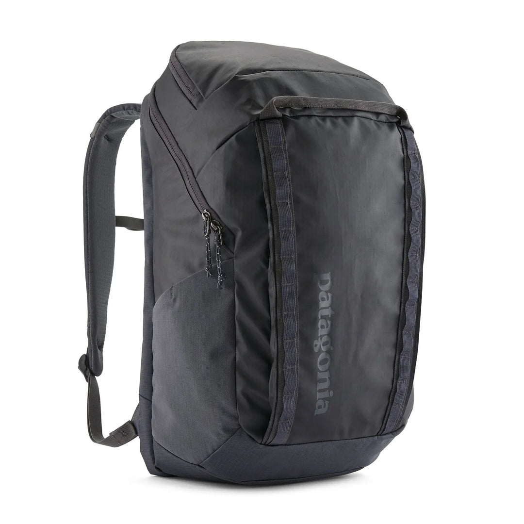 patagonia black hole outlet Wheeled Duffel 40L A zippered exterior pocket holds all the stuff you need to access quickly Patagonia Black Hole Cube -