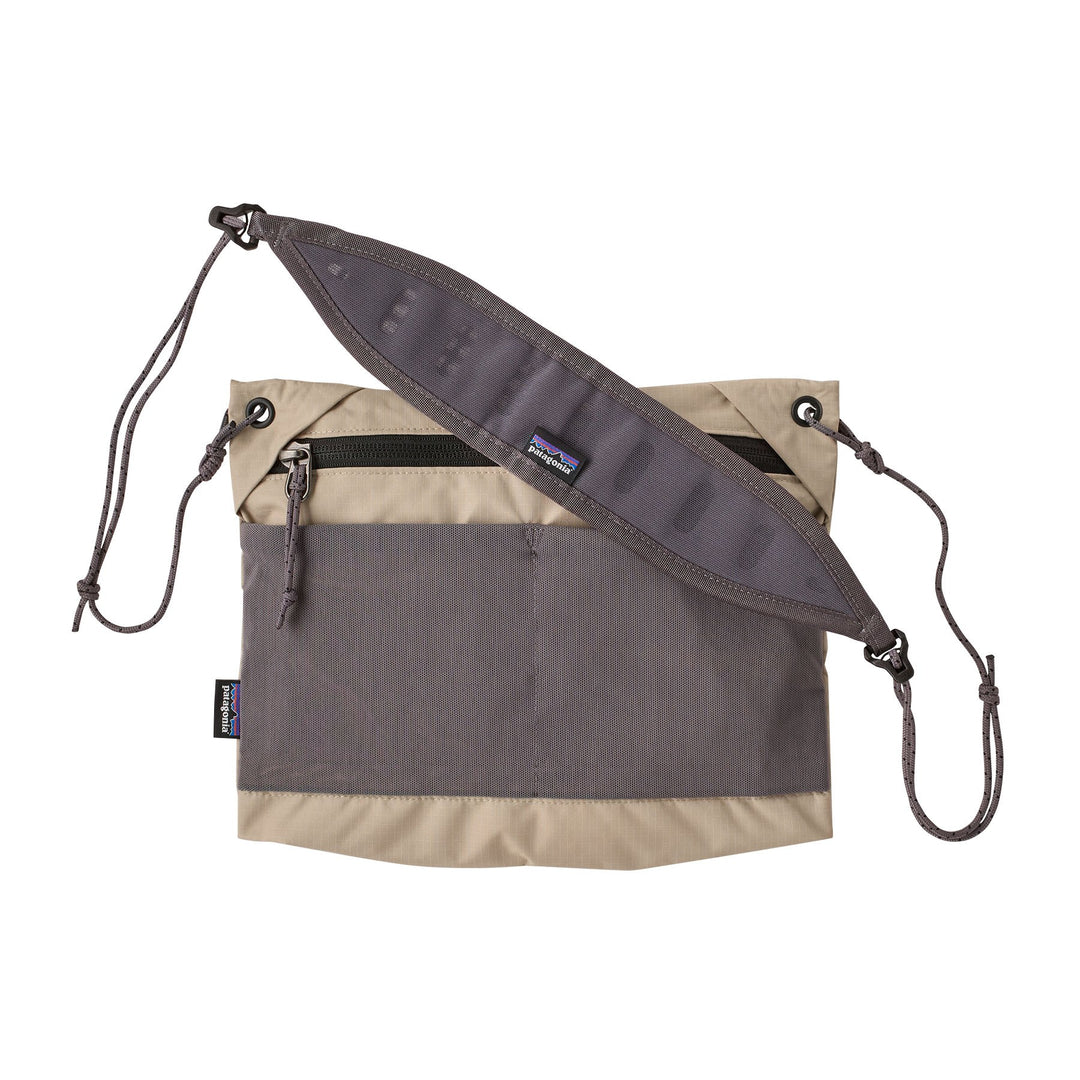 patagonia black hole el cap khaki Terravia Sacoche 3L Premium leather backpack SOLD) a Mid 2000s with a durable water Color:Black/Magenta