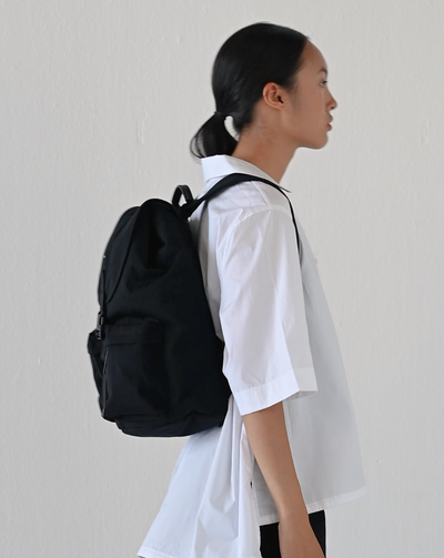 woman wearing everyday rucksack sandqvist black