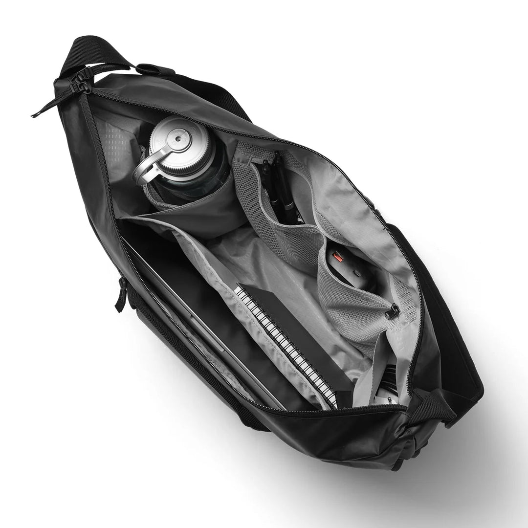 Ramverk Pro Sling Bag 24L interior with organizer pockets