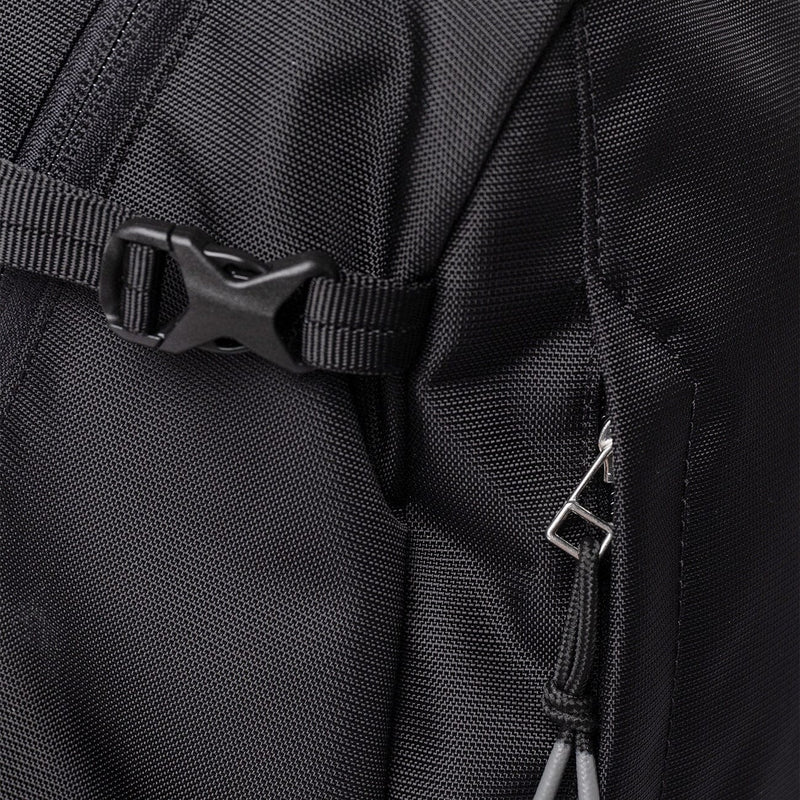 ridge hike details compression strap front zipped pocket