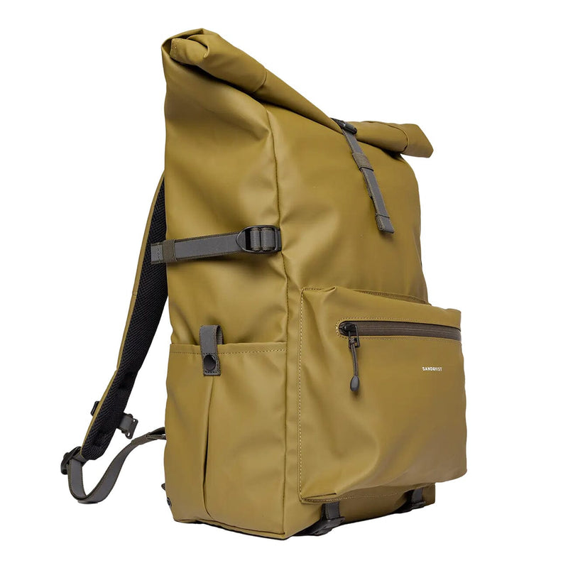 sandqvist ruben 2.0 backpack in moss green, side view