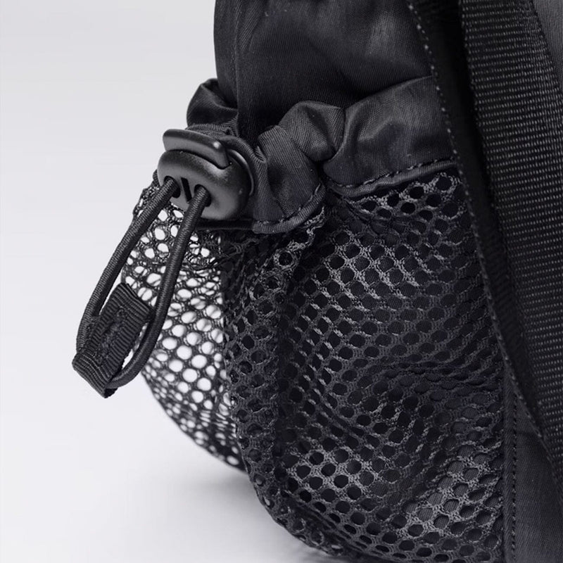 sandqvist steevie all black exterior side mesh pockets