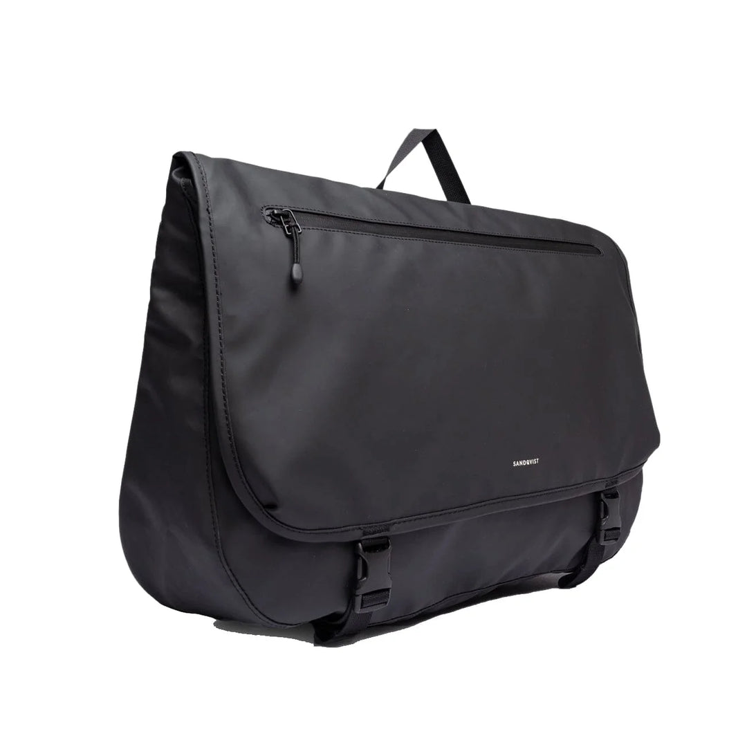 Sandqvist Stream Messenger bag in black, side view with shoulder strap