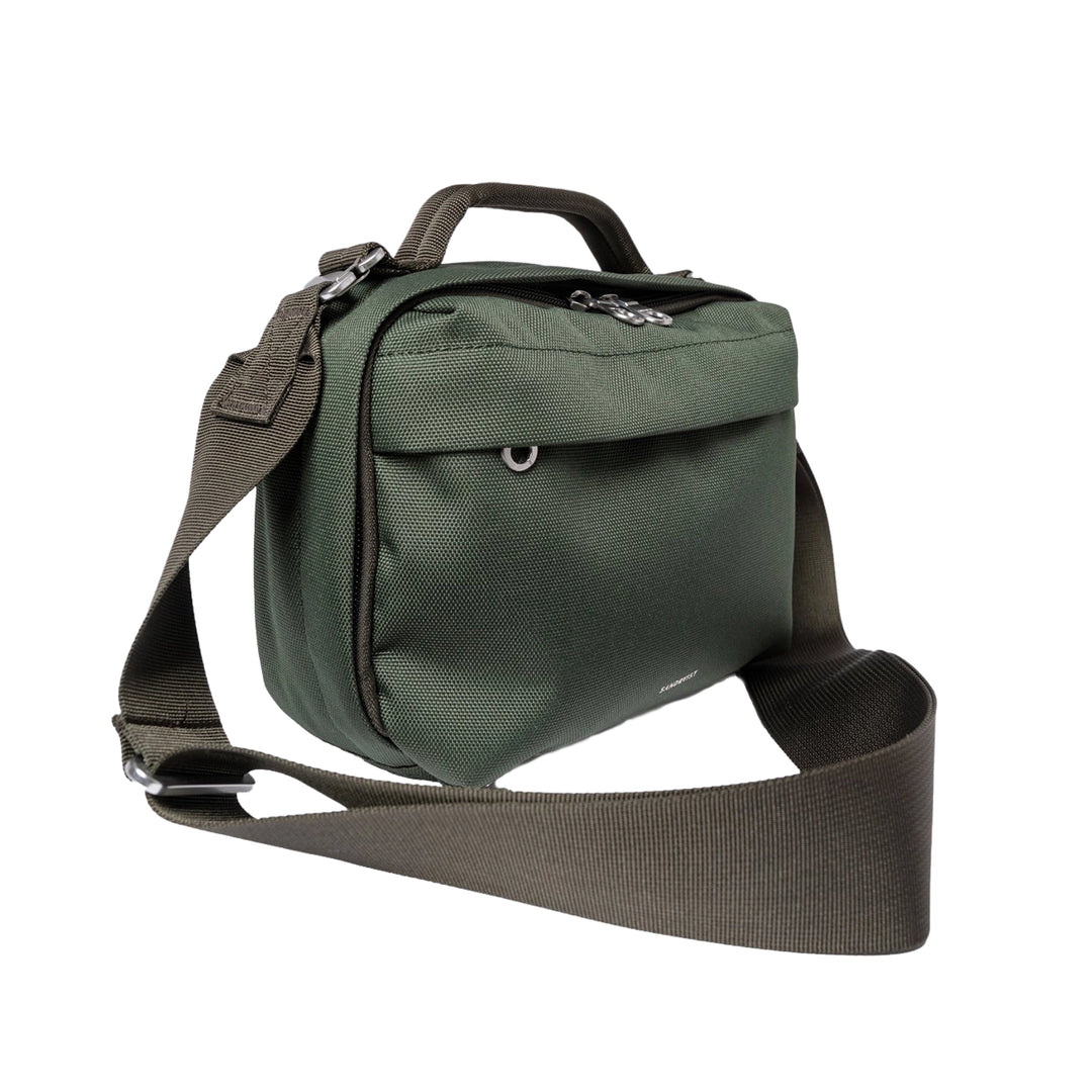 Sandqvist GO Shoulder Bag in dawn green, side profile compact design