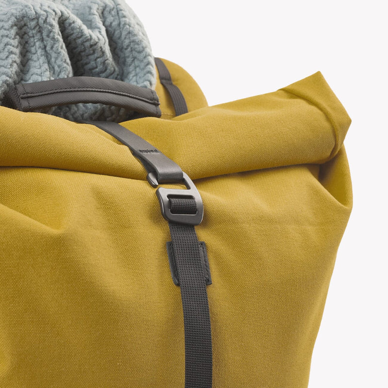 squamish v3 backpack in chai, meromero, expandable roll top opening secured with a "g" buckle