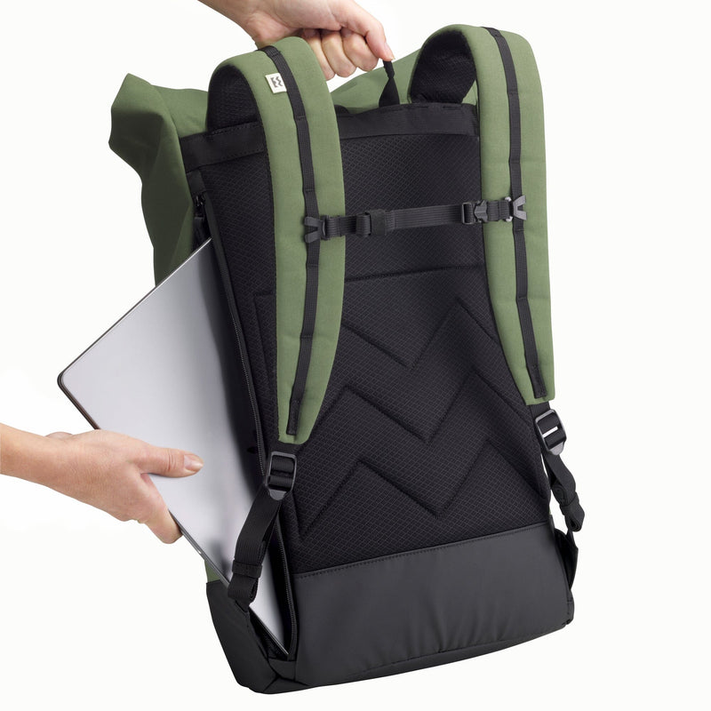 squamish v3 backpack en vert cyprès, meromero, poche dédiée à l'ordinateur portable, facile d'accès