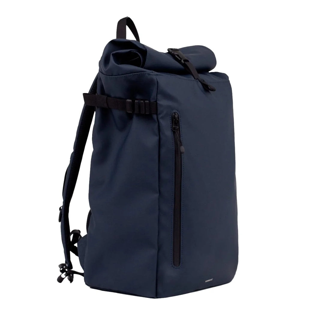 Sandqvist Stream Slim Rolltop L in black, side view with compression straps