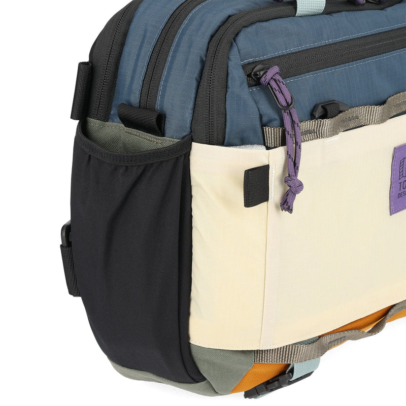 topo designs mountain cross bag, détails, poches latérales en élastique pour bouteille d'eau