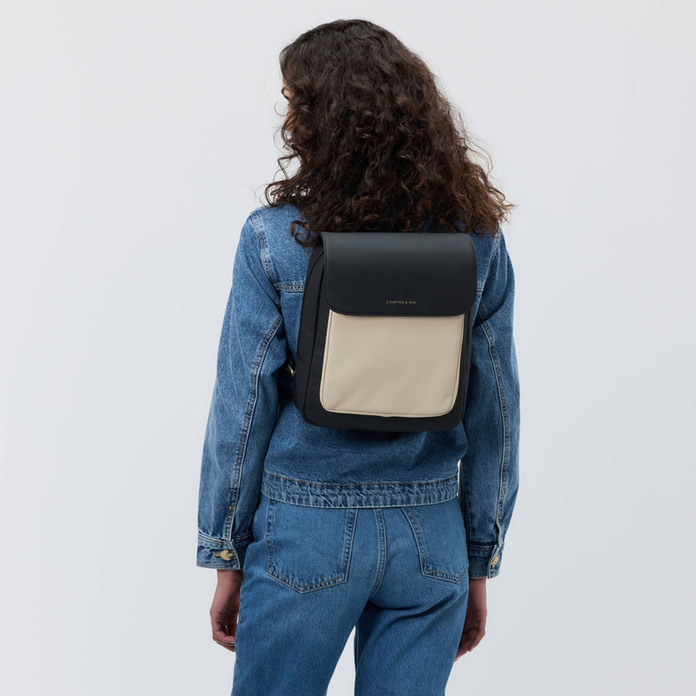 Model, 1.78&nbsp;m, wearing the cream black Kapten & Son Tromso Small, back view
