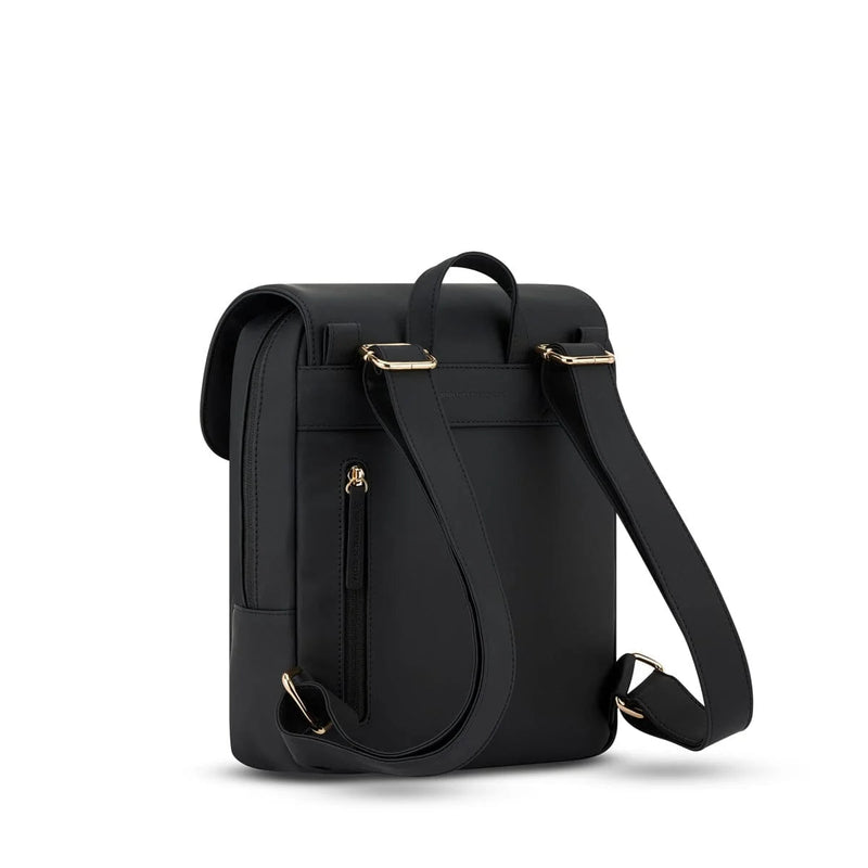 Rear panel with adjustable buckle straps and anti-theft zip pocket on the cream black version