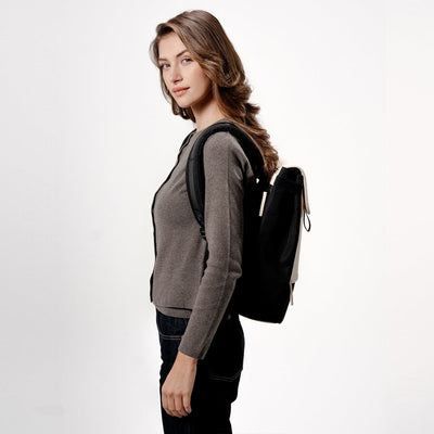 woman wearing kapten son fyn backpack cream black, side view