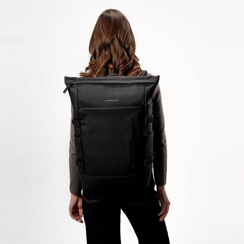 woman wearing kapten and son helsinki pro backpack all black, back view