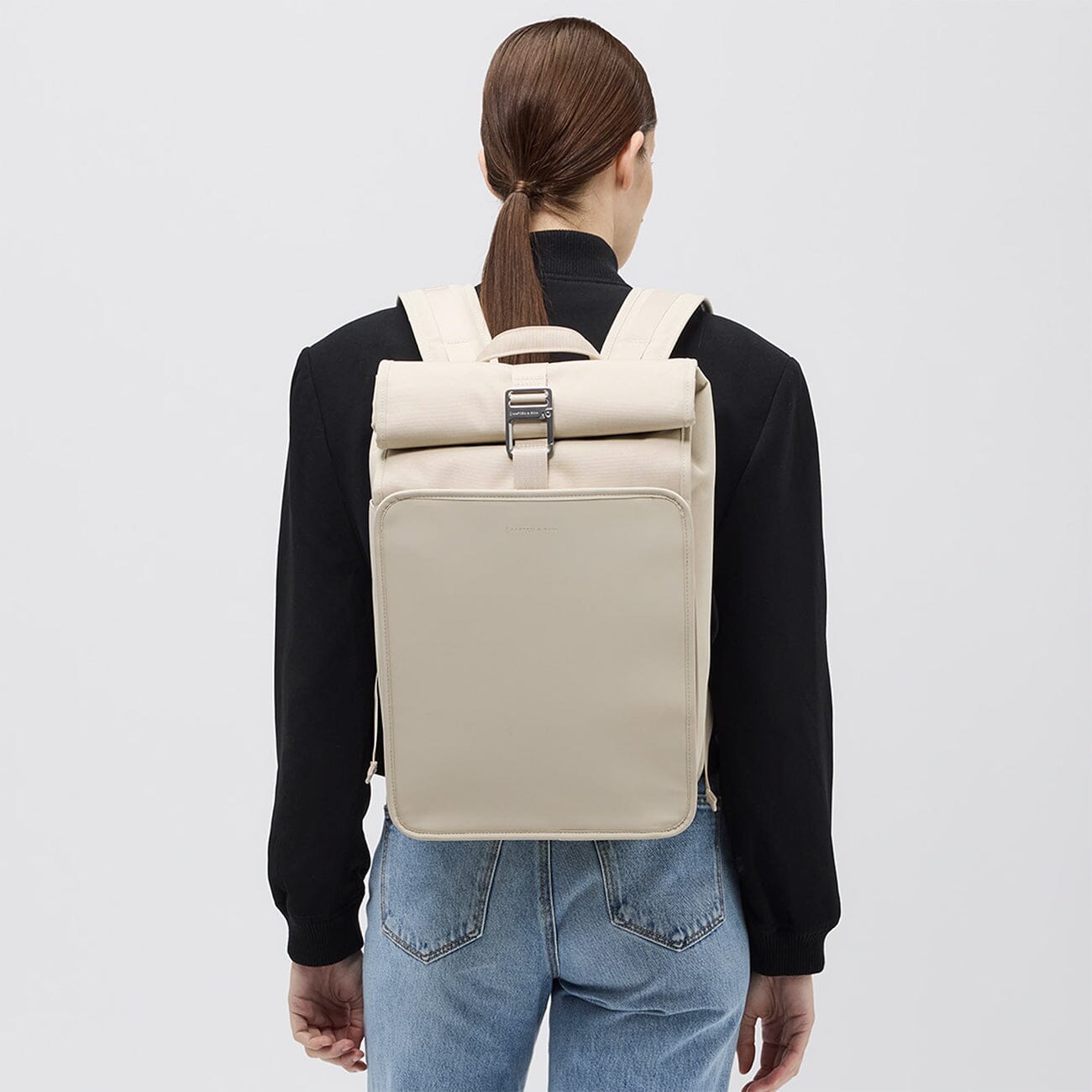 woman wearing kapten son lund pro sandstone back