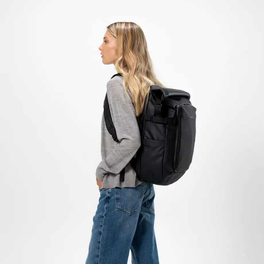 woman wearing lisbon backpack black color kapten son lateral