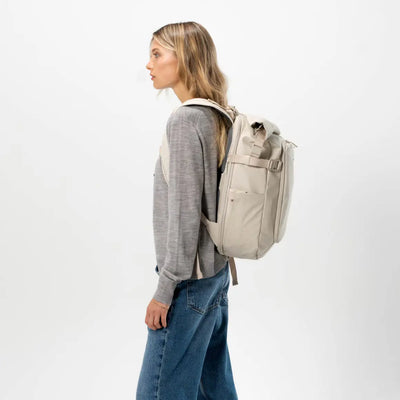 woman wearing lisbon backpack sandstone color kapten son lateral