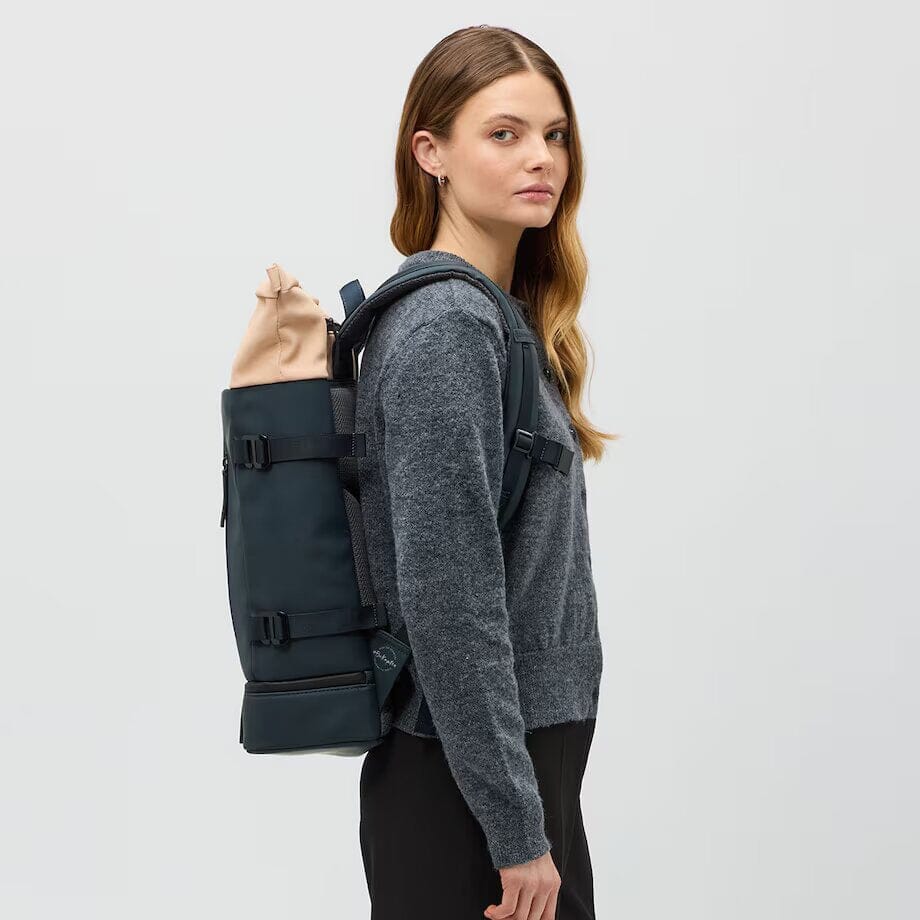 woman wearing navy blush helsinki backpack kapten son model lifestyle