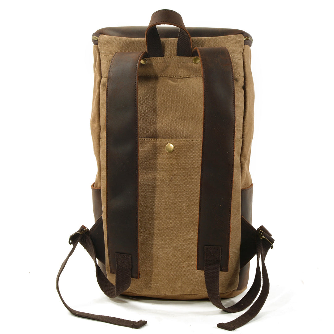 Back panel of the khaki Amsterdam with full-grain leather shoulder strap reinforcements, padded canvas straps and top grab handle