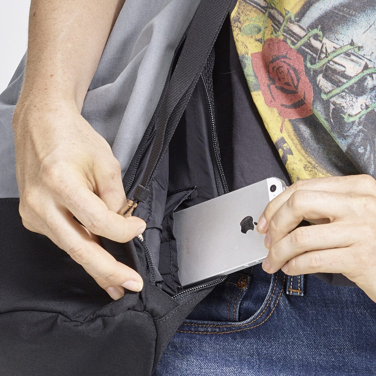 secret anti theft side pocket to store a smartphone, wallet, passport